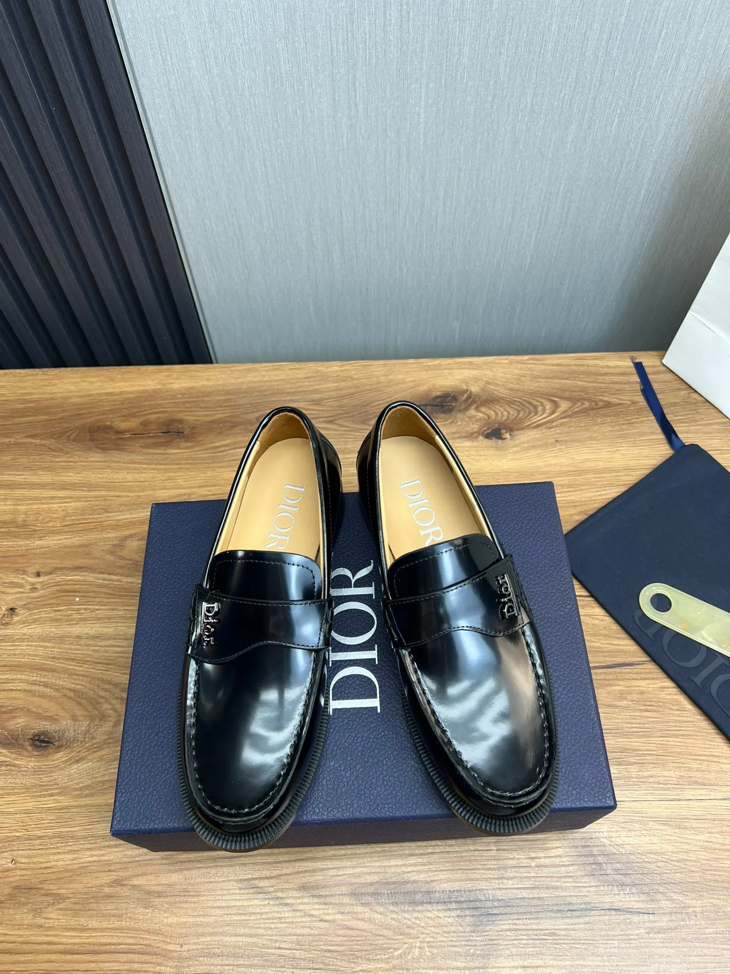 Men's men's shoes💰560💰 Dior. Men's business casual leather shoes👞all use imported original brand leather materials, just to create a more comfortable wearing experience. Upper: original cowhide, open edge beaded cowhide➕imported sheepskin lining, original non-slip and wear-resistant rubber outsole✔️36-45 (38.45 non-refundable)